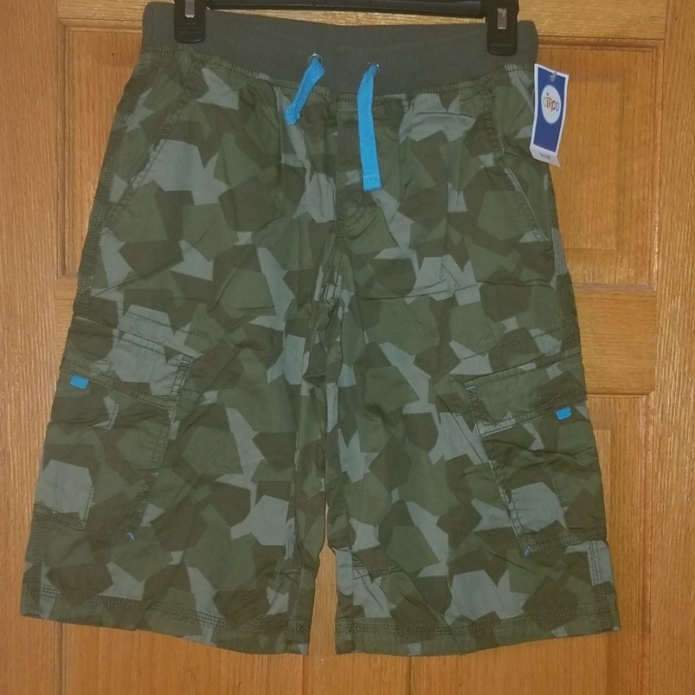 Boys cargo camos NWT💯💯